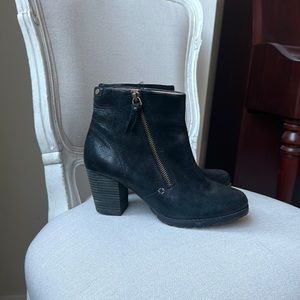 Clarks black heeled leather booties 6.5